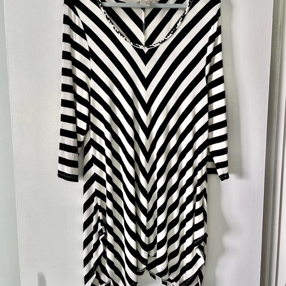 American Rag top, cool black & white never goes out of style, size 2X - Picture 3 of 6
